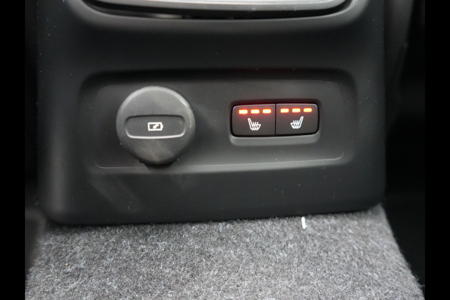 Volvo XC40 T5 Recharge R-Design Plug In Hybrid 261pk Dealer O.H. PHEV | Panodak | Alcantara Sportstoelen Memory | Adaptive Cruise | Harman Kardon | Pilot Assist | 360 Camera | Navigatie | L.M. 20" | Apple Carplay | DAB |