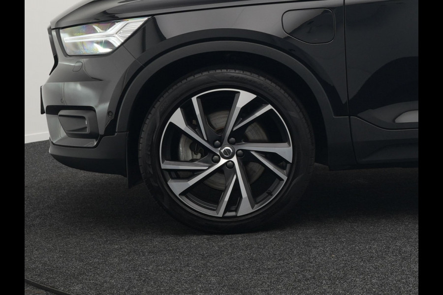 Volvo XC40 T5 Recharge R-Design Plug In Hybrid 261pk Dealer O.H. PHEV | Panodak | Alcantara Sportstoelen Memory | Adaptive Cruise | Harman Kardon | Pilot Assist | 360 Camera | Navigatie | L.M. 20" | Apple Carplay | DAB |