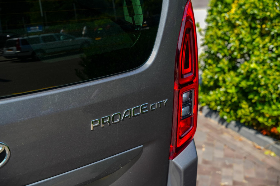 Toyota PROACE CITY Geel Kenteken 5 Persoons Automaat Navi