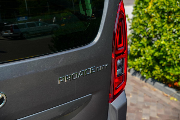 Toyota PROACE CITY Geel Kenteken 5 Persoons Automaat Navi