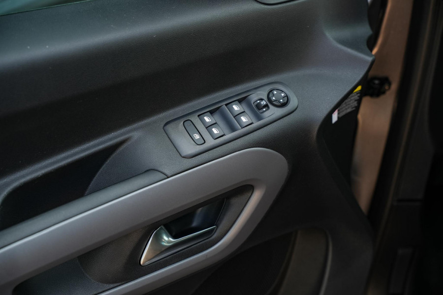 Toyota PROACE CITY Geel Kenteken 5 Persoons Automaat Navi