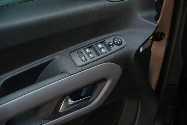Toyota PROACE CITY Geel Kenteken 5 Persoons Automaat Navi