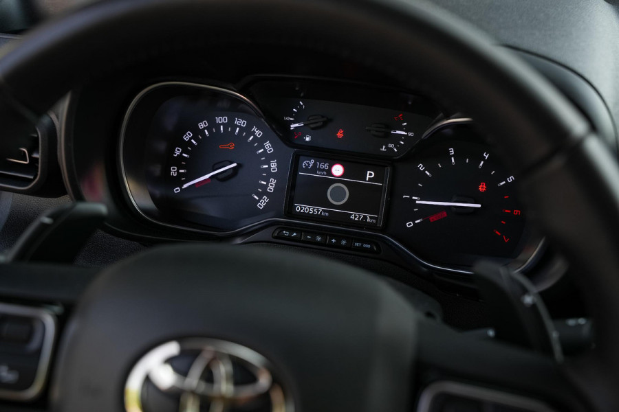 Toyota PROACE CITY Geel Kenteken 5 Persoons Automaat Navi