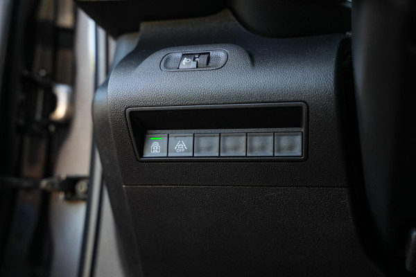 Toyota PROACE CITY Geel Kenteken 5 Persoons Automaat Navi