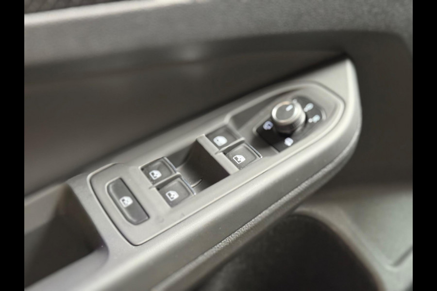 Volkswagen Golf 2.0 TSI R 4Motion | Pano | BTW | Akra | Leer | stoel verkoeling | ACC | IQ Light