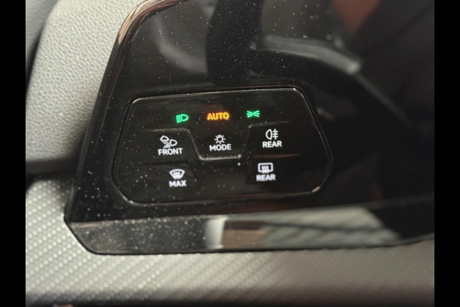 Volkswagen Golf 2.0 TSI R 4Motion | Pano | BTW | Akra | Leer | stoel verkoeling | ACC | IQ Light