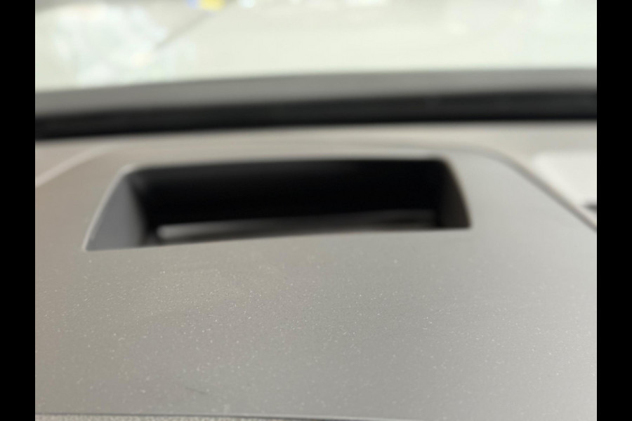Volkswagen Golf 2.0 TSI R 4Motion | Pano | BTW | Akra | Leer | stoel verkoeling | ACC | IQ Light