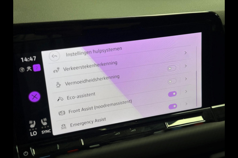 Volkswagen Golf 2.0 TSI R 4Motion | Pano | BTW | Akra | Leer | stoel verkoeling | ACC | IQ Light
