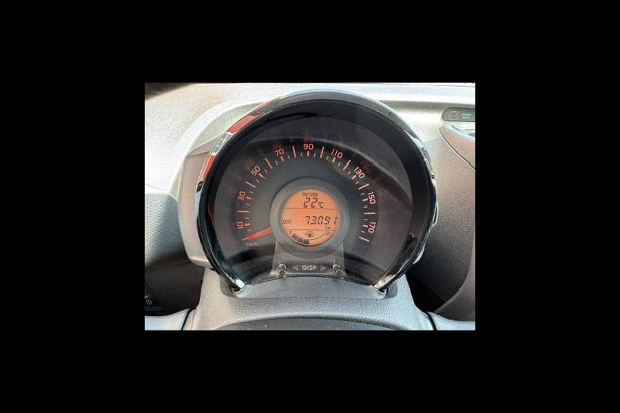 Peugeot 108 1.0 e-VTi Camera, Airconditioning, Apple CarPlay, Navigatie, Bluetooth, 1e eigenaar en Boekjes aanwezig