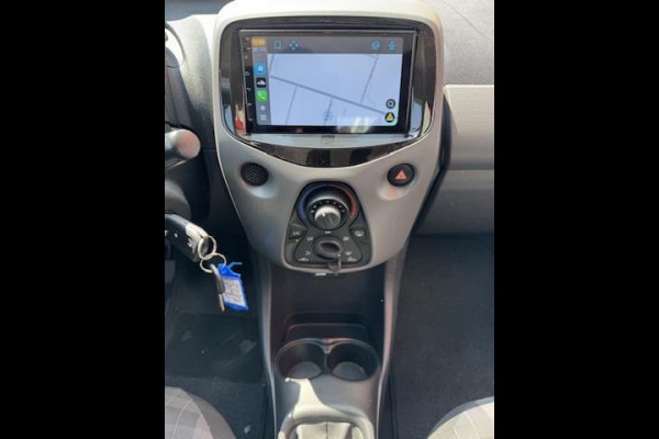 Peugeot 108 1.0 e-VTi Camera, Airconditioning, Apple CarPlay, Navigatie, Bluetooth, 1e eigenaar en Boekjes aanwezig
