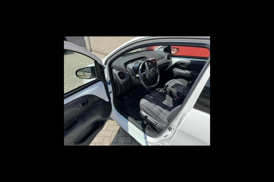 Peugeot 108 1.0 e-VTi Camera, Airconditioning, Apple CarPlay, Navigatie, Bluetooth, 1e eigenaar en Boekjes aanwezig