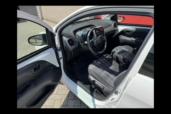 Peugeot 108 1.0 e-VTi Camera, Airconditioning, Apple CarPlay, Navigatie, Bluetooth, 1e eigenaar en Boekjes aanwezig