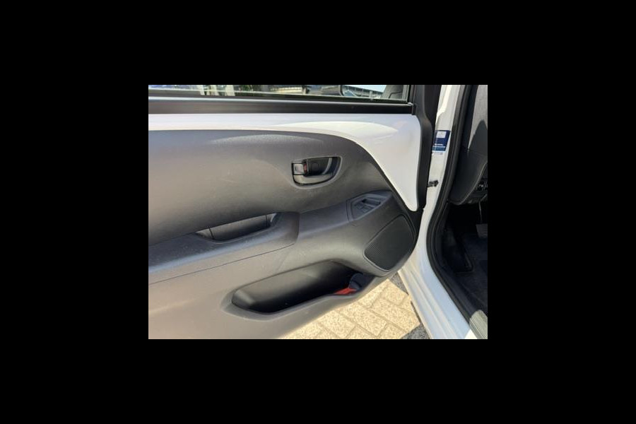Peugeot 108 1.0 e-VTi Camera, Airconditioning, Apple CarPlay, Navigatie, Bluetooth, 1e eigenaar en Boekjes aanwezig