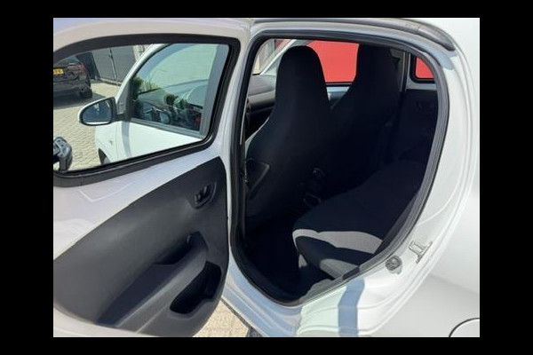 Peugeot 108 1.0 e-VTi Camera, Airconditioning, Apple CarPlay, Navigatie, Bluetooth, 1e eigenaar en Boekjes aanwezig