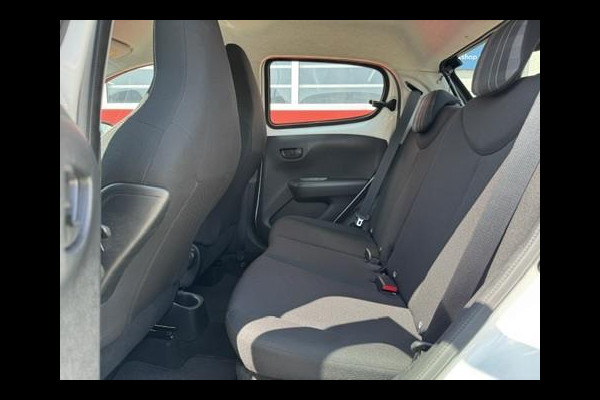 Peugeot 108 1.0 e-VTi Camera, Airconditioning, Apple CarPlay, Navigatie, Bluetooth, 1e eigenaar en Boekjes aanwezig