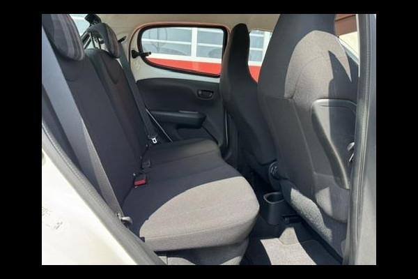 Peugeot 108 1.0 e-VTi Camera, Airconditioning, Apple CarPlay, Navigatie, Bluetooth, 1e eigenaar en Boekjes aanwezig