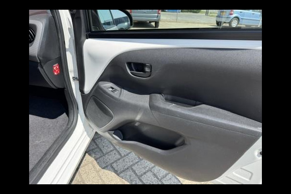Peugeot 108 1.0 e-VTi Camera, Airconditioning, Apple CarPlay, Navigatie, Bluetooth, 1e eigenaar en Boekjes aanwezig