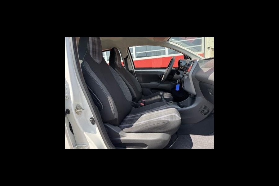 Peugeot 108 1.0 e-VTi Camera, Airconditioning, Apple CarPlay, Navigatie, Bluetooth, 1e eigenaar en Boekjes aanwezig