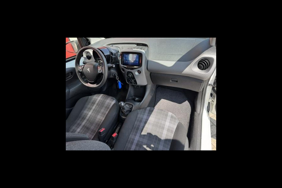 Peugeot 108 1.0 e-VTi Camera, Airconditioning, Apple CarPlay, Navigatie, Bluetooth, 1e eigenaar en Boekjes aanwezig