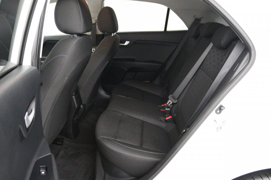 Kia Rio 1.0 TGDI DynamicLine (ACHTERUITRIJCAMERA, NAVIGATIE, BLUETOOTH, CRUISE CONTROL, LANE-ASSIST, PARKEERSENSOREN)