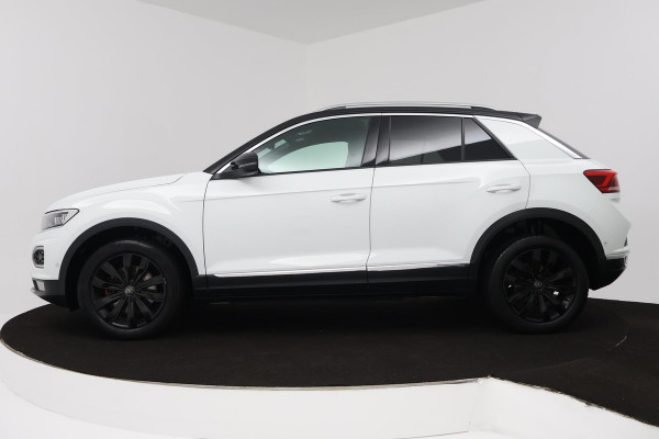 Volkswagen T-Roc 1.0 TSI Sport (PARKEERSENSOREN, NAVIGATIE, ACHTERUITRIJCAMERA, DIGITAAL DASHBOARD, CRUISE CONTROL, NL-AUTO)