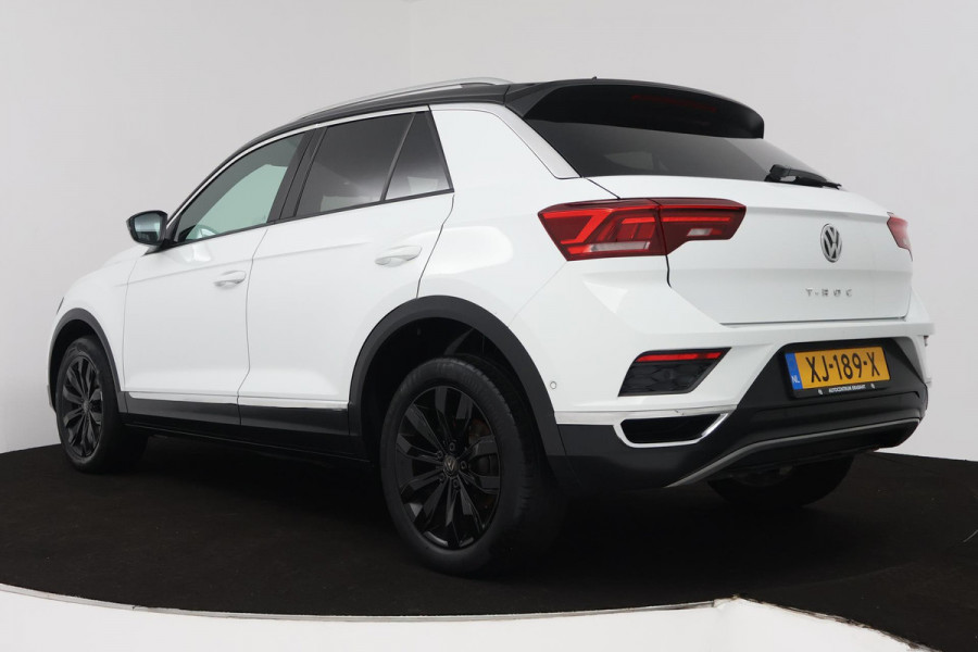 Volkswagen T-Roc 1.0 TSI Sport (PARKEERSENSOREN, NAVIGATIE, ACHTERUITRIJCAMERA, DIGITAAL DASHBOARD, CRUISE CONTROL, NL-AUTO)
