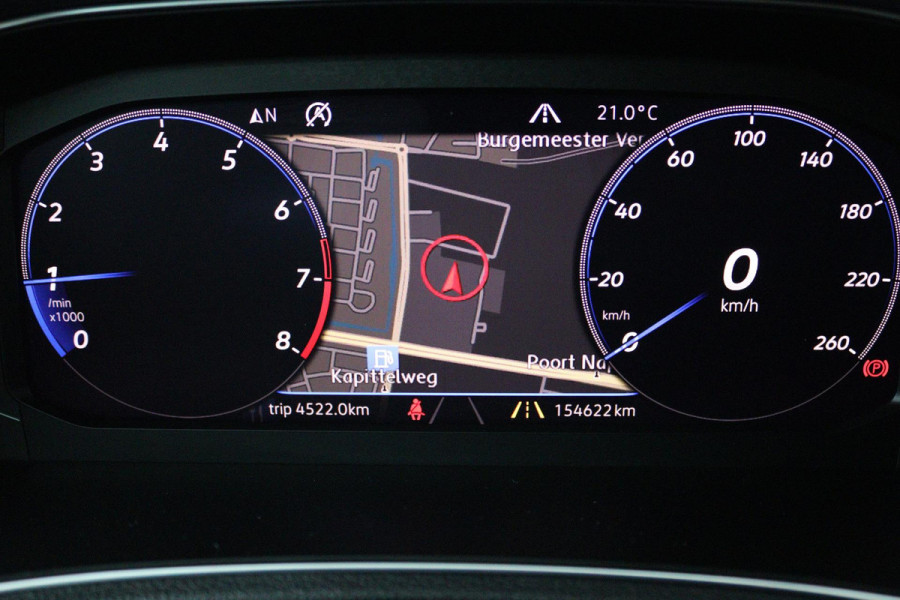 Volkswagen T-Roc 1.0 TSI Sport (PARKEERSENSOREN, NAVIGATIE, ACHTERUITRIJCAMERA, DIGITAAL DASHBOARD, CRUISE CONTROL, NL-AUTO)