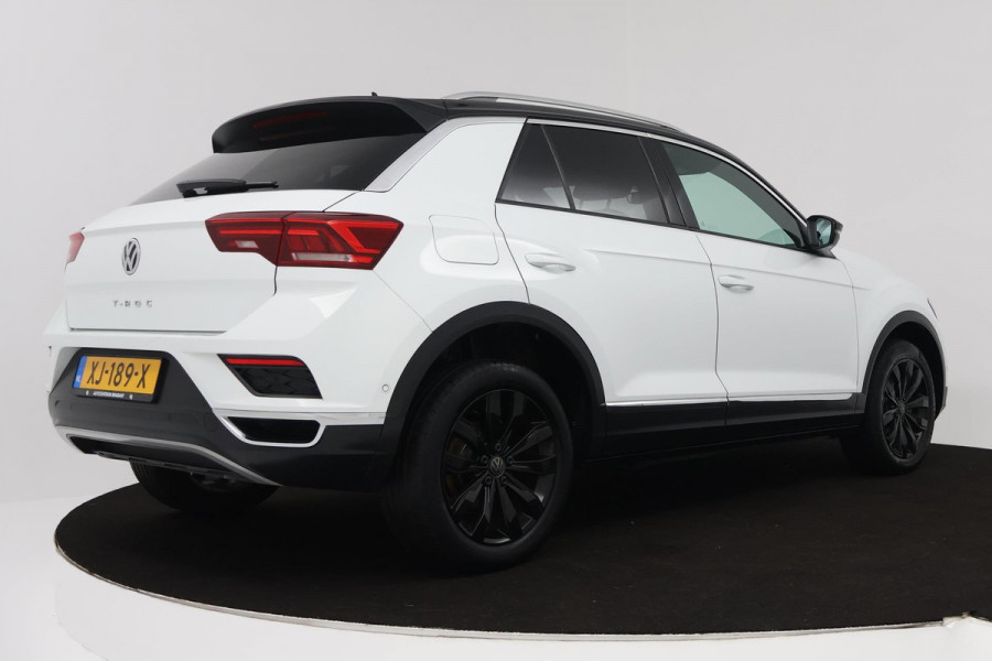 Volkswagen T-Roc 1.0 TSI Sport (PARKEERSENSOREN, NAVIGATIE, ACHTERUITRIJCAMERA, DIGITAAL DASHBOARD, CRUISE CONTROL, NL-AUTO)