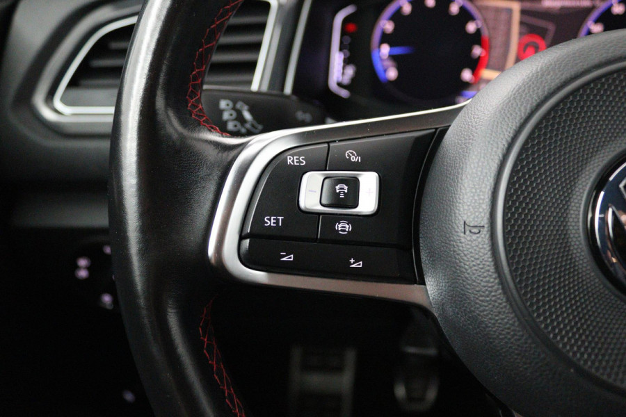 Volkswagen T-Roc 1.0 TSI Sport (PARKEERSENSOREN, NAVIGATIE, ACHTERUITRIJCAMERA, DIGITAAL DASHBOARD, CRUISE CONTROL, NL-AUTO)
