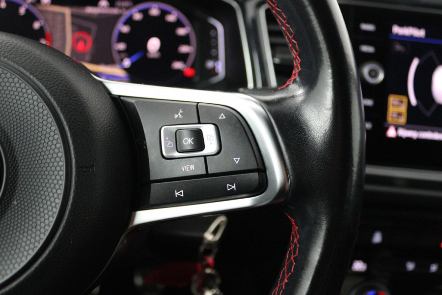 Volkswagen T-Roc 1.0 TSI Sport (PARKEERSENSOREN, NAVIGATIE, ACHTERUITRIJCAMERA, DIGITAAL DASHBOARD, CRUISE CONTROL, NL-AUTO)