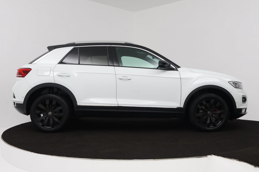 Volkswagen T-Roc 1.0 TSI Sport (PARKEERSENSOREN, NAVIGATIE, ACHTERUITRIJCAMERA, DIGITAAL DASHBOARD, CRUISE CONTROL, NL-AUTO)