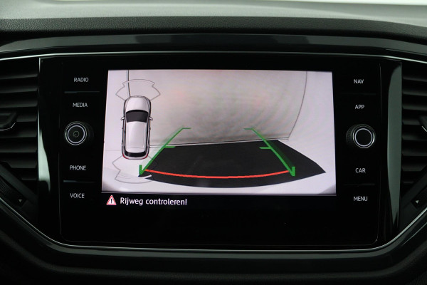Volkswagen T-Roc 1.0 TSI Sport (PARKEERSENSOREN, NAVIGATIE, ACHTERUITRIJCAMERA, DIGITAAL DASHBOARD, CRUISE CONTROL, NL-AUTO)