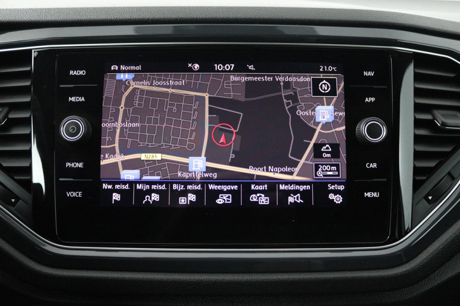 Volkswagen T-Roc 1.0 TSI Sport (PARKEERSENSOREN, NAVIGATIE, ACHTERUITRIJCAMERA, DIGITAAL DASHBOARD, CRUISE CONTROL, NL-AUTO)