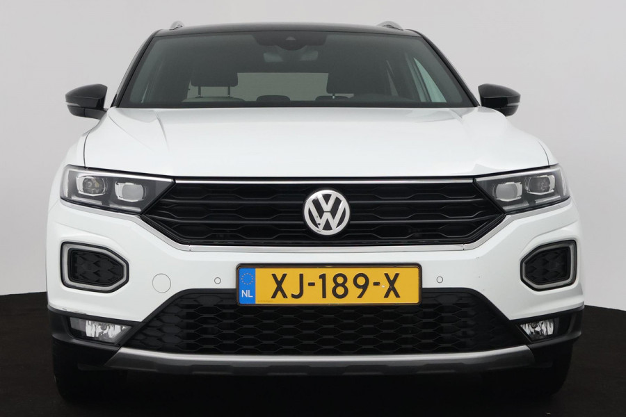 Volkswagen T-Roc 1.0 TSI Sport (PARKEERSENSOREN, NAVIGATIE, ACHTERUITRIJCAMERA, DIGITAAL DASHBOARD, CRUISE CONTROL, NL-AUTO)