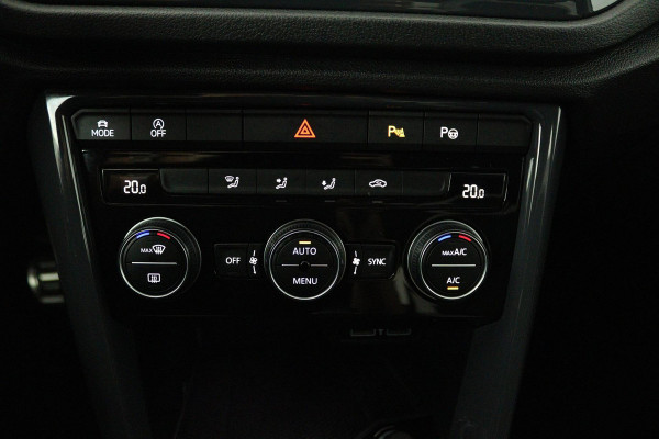 Volkswagen T-Roc 1.0 TSI Sport (PARKEERSENSOREN, NAVIGATIE, ACHTERUITRIJCAMERA, DIGITAAL DASHBOARD, CRUISE CONTROL, NL-AUTO)