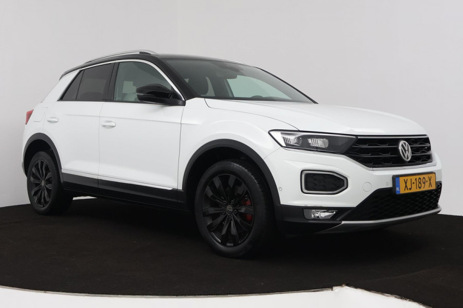 Volkswagen T-Roc 1.0 TSI Sport (PARKEERSENSOREN, NAVIGATIE, ACHTERUITRIJCAMERA, DIGITAAL DASHBOARD, CRUISE CONTROL, NL-AUTO)