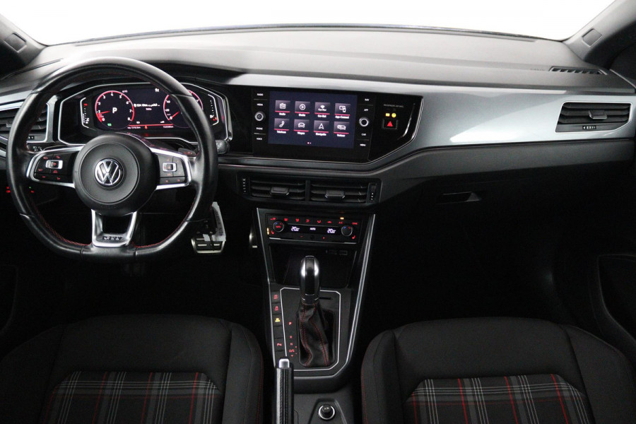 Volkswagen Polo 2.0 TSI GTI (STOELVERWARMING, NAVIGATIE, AUTOMAAT, CRUISE ADAPTIEF, PARKEERSENSOREN, NL-AUTO)