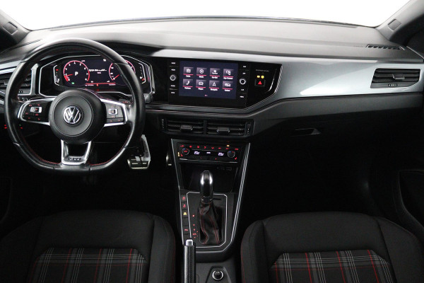 Volkswagen Polo 2.0 TSI GTI (STOELVERWARMING, NAVIGATIE, AUTOMAAT, CRUISE ADAPTIEF, PARKEERSENSOREN, NL-AUTO)