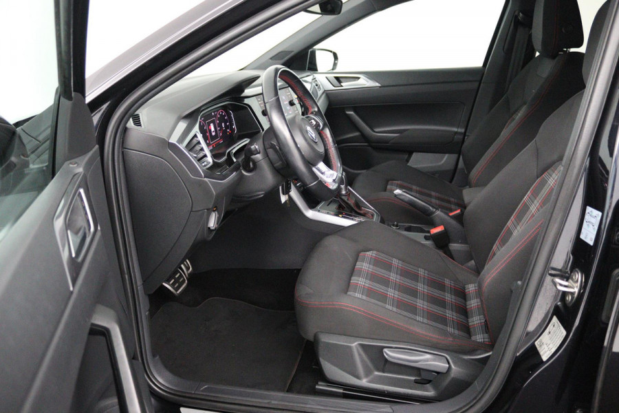 Volkswagen Polo 2.0 TSI GTI (STOELVERWARMING, NAVIGATIE, AUTOMAAT, CRUISE ADAPTIEF, PARKEERSENSOREN, NL-AUTO)