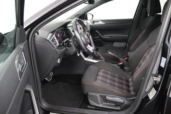 Volkswagen Polo 2.0 TSI GTI (STOELVERWARMING, NAVIGATIE, AUTOMAAT, CRUISE ADAPTIEF, PARKEERSENSOREN, NL-AUTO)
