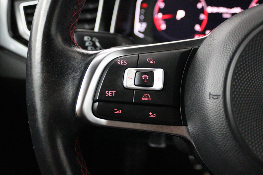 Volkswagen Polo 2.0 TSI GTI (STOELVERWARMING, NAVIGATIE, AUTOMAAT, CRUISE ADAPTIEF, PARKEERSENSOREN, NL-AUTO)