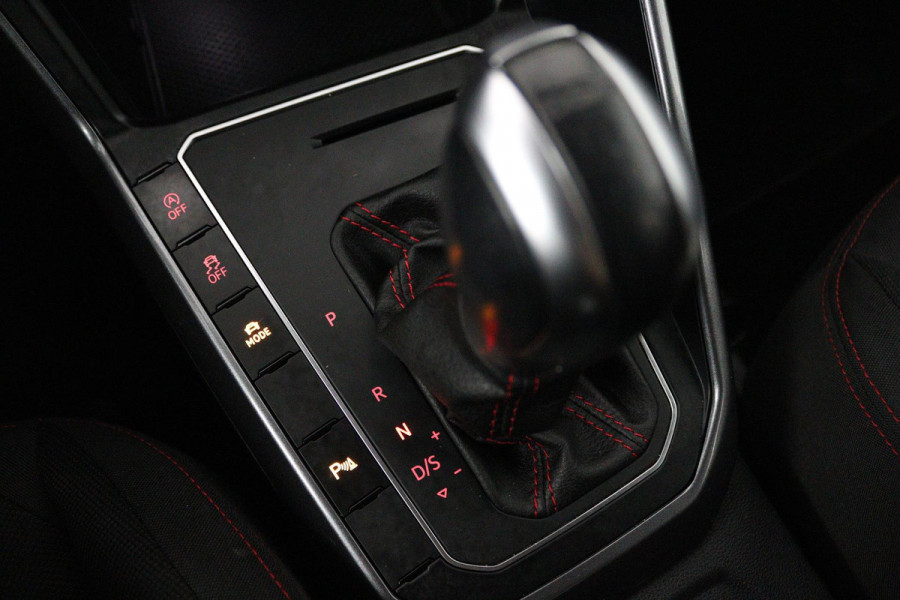 Volkswagen Polo 2.0 TSI GTI (STOELVERWARMING, NAVIGATIE, AUTOMAAT, CRUISE ADAPTIEF, PARKEERSENSOREN, NL-AUTO)