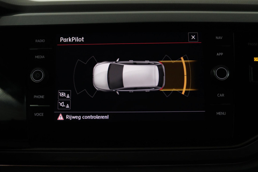 Volkswagen Polo 2.0 TSI GTI (STOELVERWARMING, NAVIGATIE, AUTOMAAT, CRUISE ADAPTIEF, PARKEERSENSOREN, NL-AUTO)