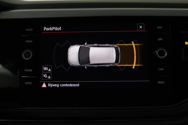 Volkswagen Polo 2.0 TSI GTI (STOELVERWARMING, NAVIGATIE, AUTOMAAT, CRUISE ADAPTIEF, PARKEERSENSOREN, NL-AUTO)