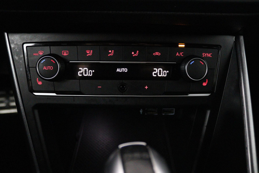 Volkswagen Polo 2.0 TSI GTI (STOELVERWARMING, NAVIGATIE, AUTOMAAT, CRUISE ADAPTIEF, PARKEERSENSOREN, NL-AUTO)