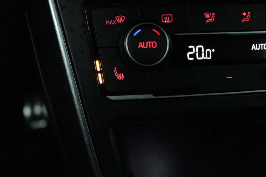 Volkswagen Polo 2.0 TSI GTI (STOELVERWARMING, NAVIGATIE, AUTOMAAT, CRUISE ADAPTIEF, PARKEERSENSOREN, NL-AUTO)