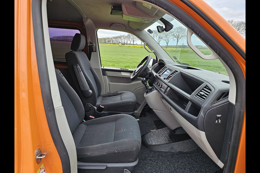 Volkswagen Transporter 2.0 TDI L2H1 DC airco, navi, trekhaak, 150Pk, Euro6!