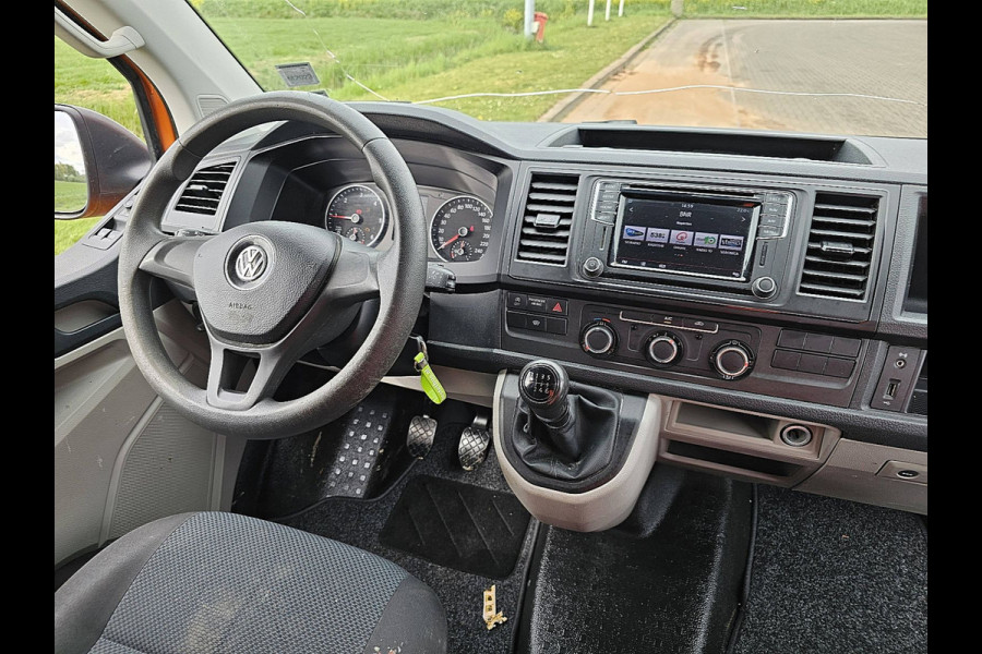 Volkswagen Transporter 2.0 TDI L2H1 DC airco, navi, trekhaak, 150Pk, Euro6!