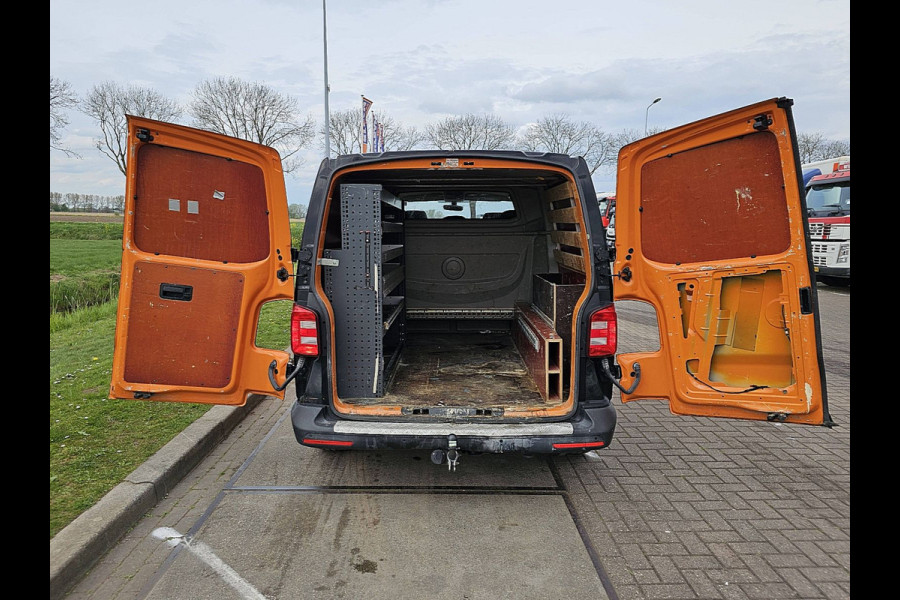 Volkswagen Transporter 2.0 TDI L2H1 DC airco, navi, trekhaak, 150Pk, Euro6!