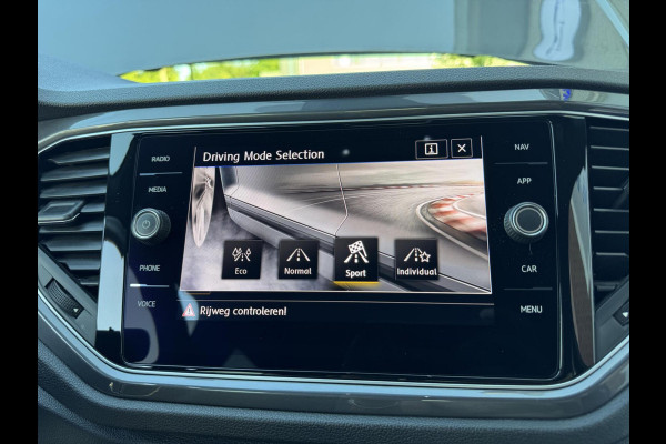 Volkswagen T-Roc 1.5 TSI 150pk 3 x R-Line DSG ACC Camera LaneAsist CarPlay Sportmodus